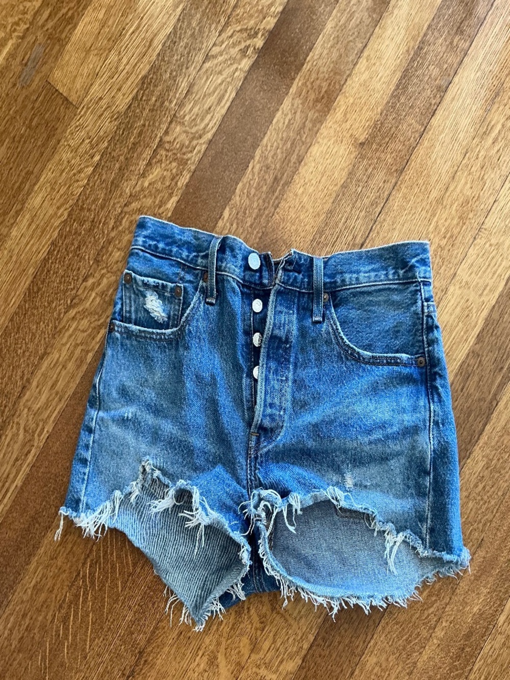 Classic Levi’s 501 Denim Shorts w/ Frayed Edge / Cutoff Women’s Size 28